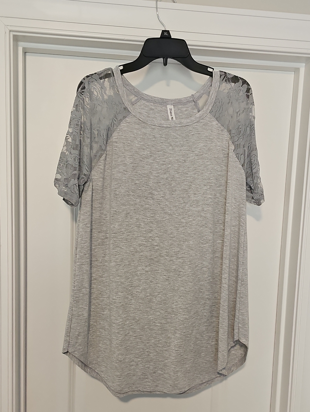 Zenana Outfitters Gray Lace Raglan Short Sleeve Tee